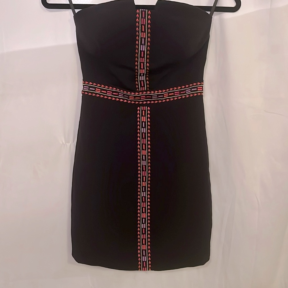 Bebe sleeveless tribal embroidered cocktail dress sz 00